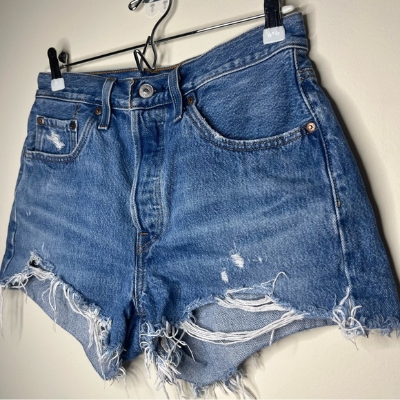 LEVI’S 501 Distressed Light Wash Blue Jean High Waisted Cutoff Summer Shorts - Picture 3 of 10